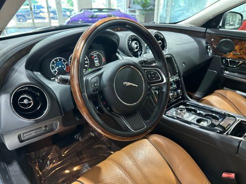 Used 2016 Jaguar XJ R-Sport RWD image 40
