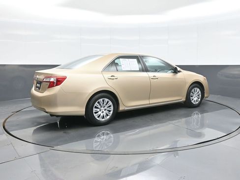 Used 2012 Toyota Camry LE image 7