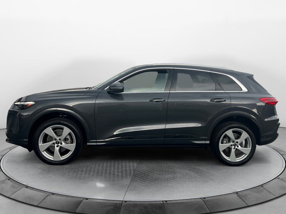 Certified 2025 Audi Q5 Premium w/ Premium Plus AWD/4WD image 4