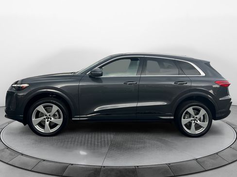 Used 2025 Audi Q5 Premium Plus w/ Premium Plus AWD/4WD image 4