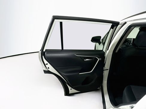 Used 2025 Toyota RAV4 XLE FWD image 26