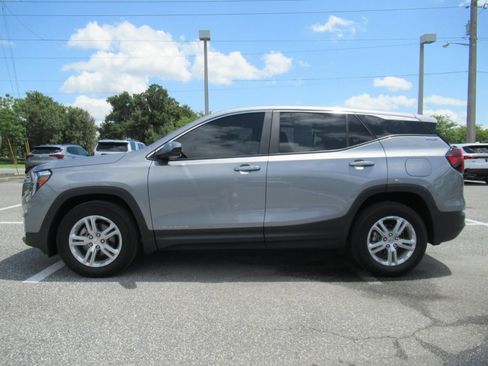 Used 2024 GMC Terrain SLE FWD image 4