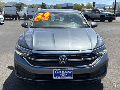 Used 2024 Volkswagen Jetta SE FWD image 2