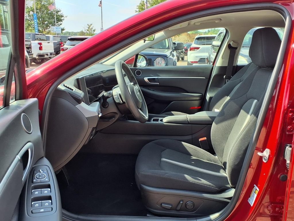 Used 2025 Hyundai Sonata SEL FWD image 17
