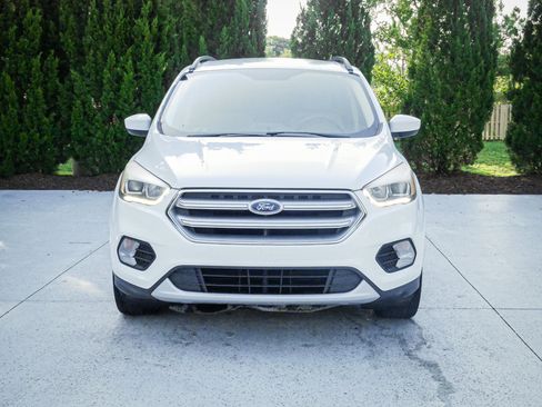 Used 2017 Ford Escape SE w/ Equipment Group 201A FWD image 3