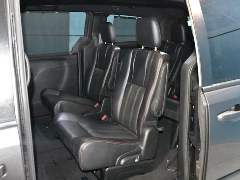Used 2017 Dodge Grand Caravan GT FWD image 17