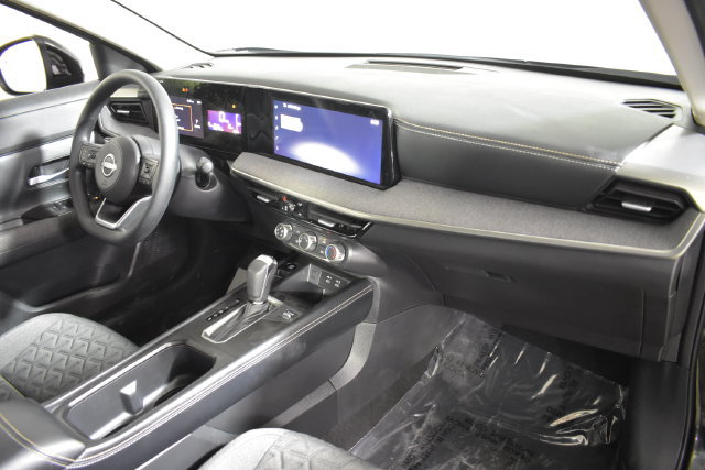 Certified 2025 Nissan Kicks SV AWD/4WD image 32