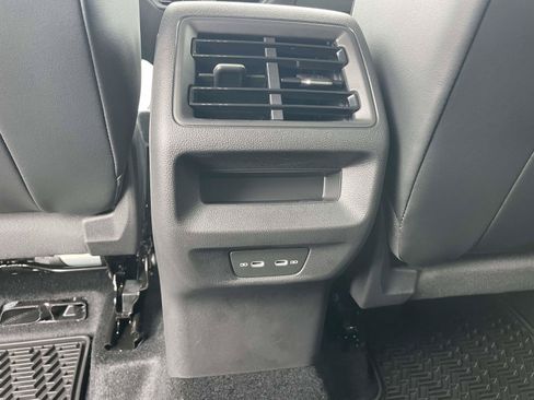 New 2026 Volkswagen Tiguan SE FWD image 14