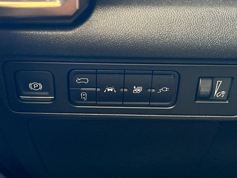 Used 2025 GMC Hummer EV 2X AWD/4WD image 36