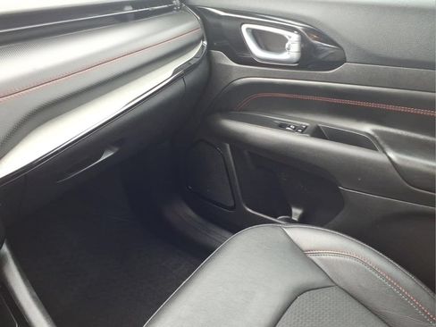 Used 2025 Jeep Compass Trailhawk AWD/4WD image 23