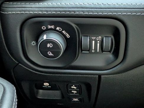 Used 2025 RAM 1500 Limited AWD/4WD image 24