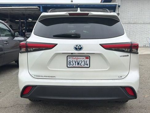 Used 2020 Toyota Highlander LE AWD/4WD image 7