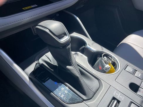 Used 2023 Toyota Highlander XLE image 19