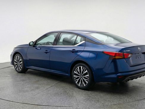 Used 2025 Nissan Altima 2.5 SV image 6