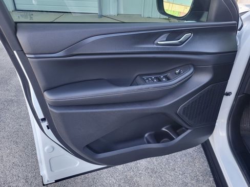 New 2025 Jeep Grand Cherokee L Laredo w/ Luxury Tech Group I image 14