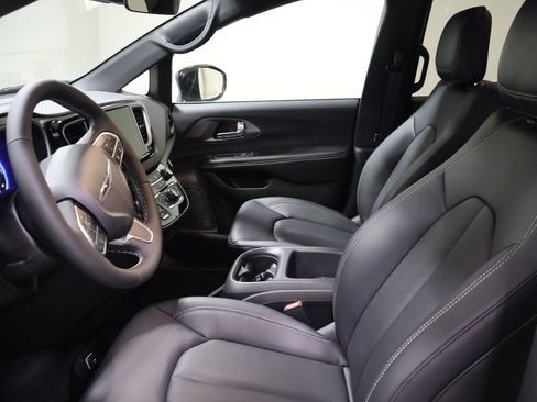 New 2026 Chrysler Voyager LX image 8