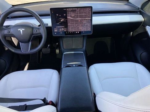 Used 2021 Tesla Model Y Long Range image 15