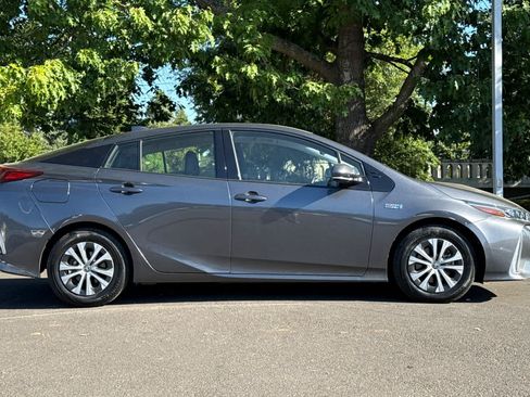 Used 2020 Toyota Prius Prime XLE FWD image 8