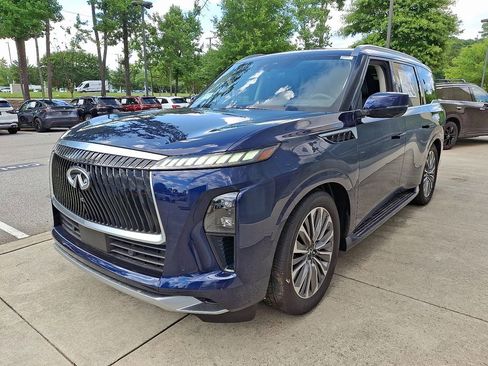 New 2025 INFINITI QX80 Luxe image 2