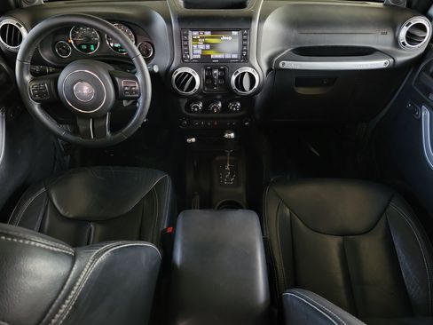Used 2014 Jeep Wrangler Unlimited Sahara w/ Dual Top Group AWD/4WD image 11