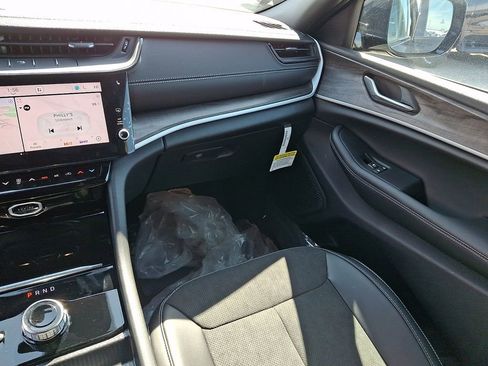 New 2026 Jeep Grand Cherokee L 4WD image 12