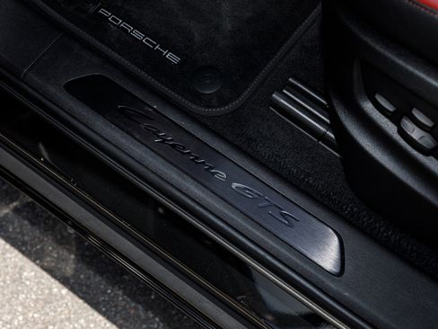 Used 2025 Porsche Cayenne GTS AWD/4WD image 41