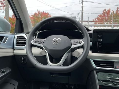 New 2025 Volkswagen Taos SE image 20