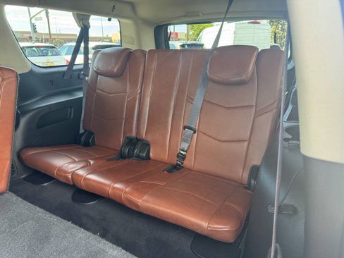 Used 2015 Cadillac Escalade ESV Luxury AWD/4WD image 12