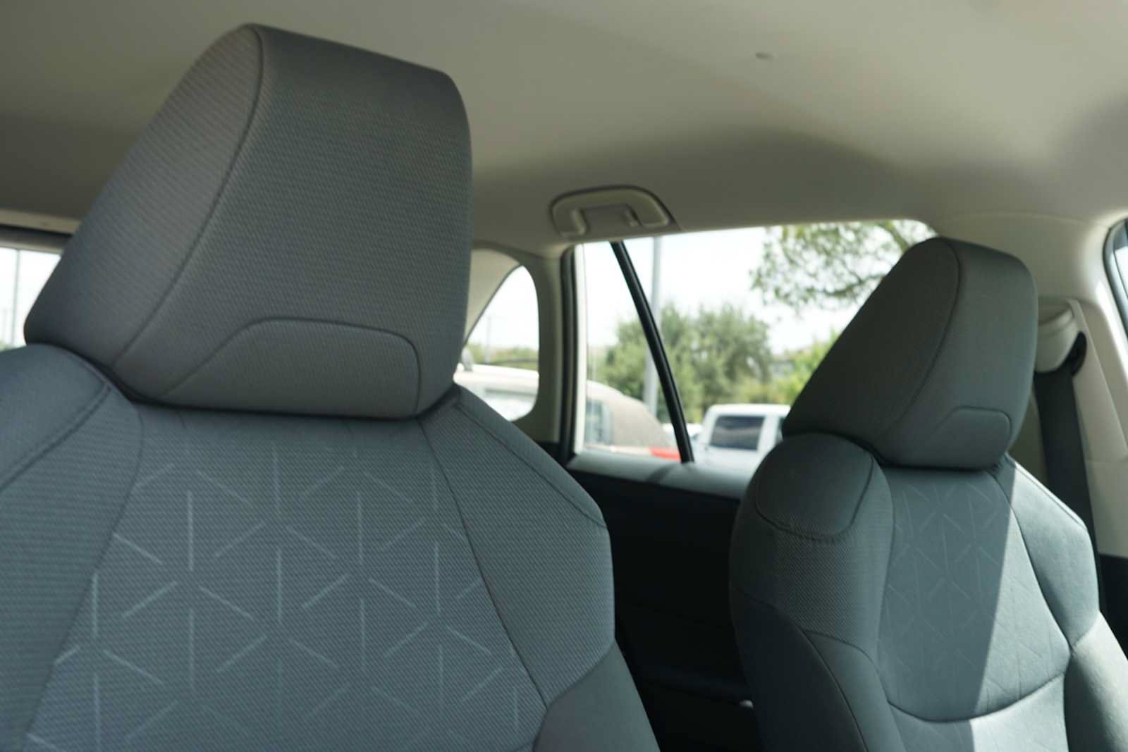 Used 2025 Toyota RAV4 XLE FWD image 23