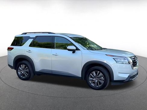 Used 2025 Nissan Pathfinder SV AWD/4WD image 16