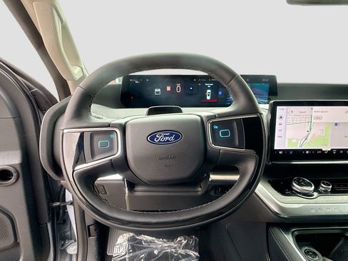 New 2025 Ford Expedition Platinum w/ Driver's Package AWD/4WD image 16
