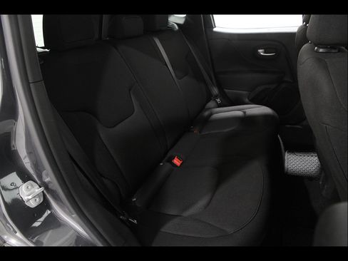 Used 2023 Jeep Renegade Latitude AWD/4WD image 18