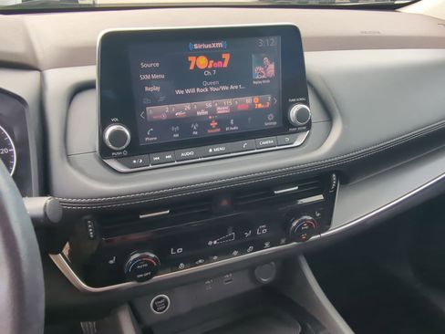 Used 2021 Nissan Rogue SV w/ Premium Package image 19