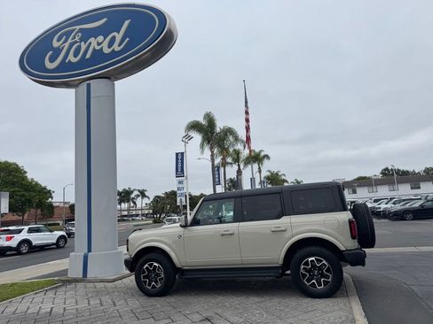 Used 2025 Ford Bronco Outer Banks AWD/4WD image 19