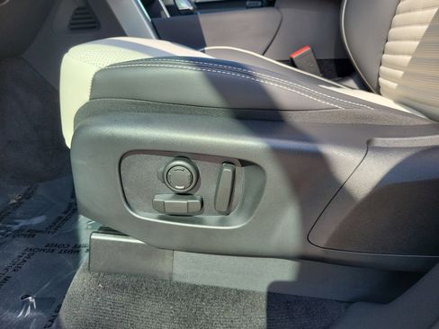 Used 2023 Land Rover Discovery HSE R-Dynamic image 14