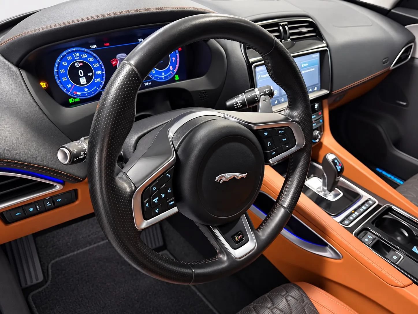 Used 2020 Jaguar F-PACE SVR AWD/4WD image 10