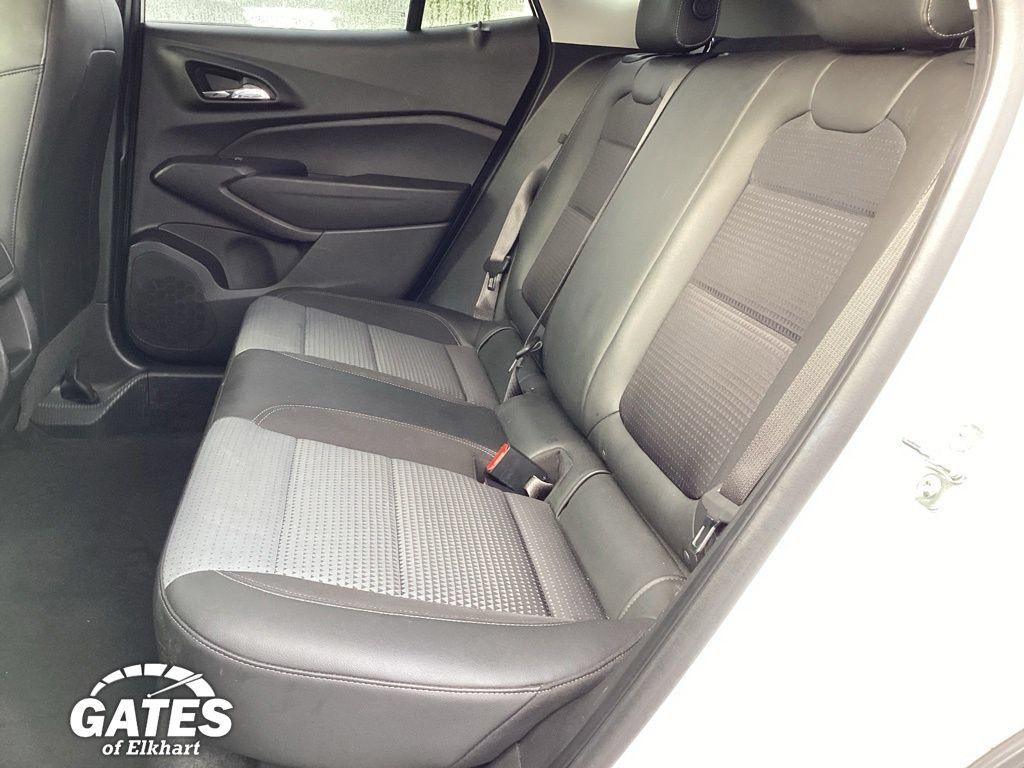 Used 2025 Chevrolet Trax LT w/ LT Convenience Package FWD image 16