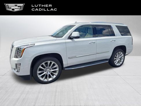 Used 2017 Cadillac Escalade Luxury AWD/4WD image 1