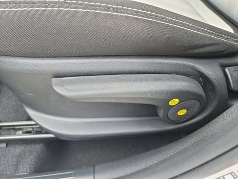 Used 2025 Hyundai Venue SEL FWD image 14
