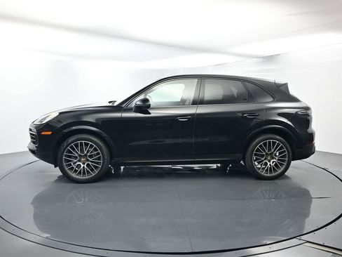 Certified 2023 Porsche Cayenne image 2