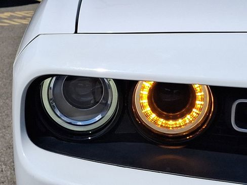 Used 2022 Dodge Challenger R/T RWD image 9