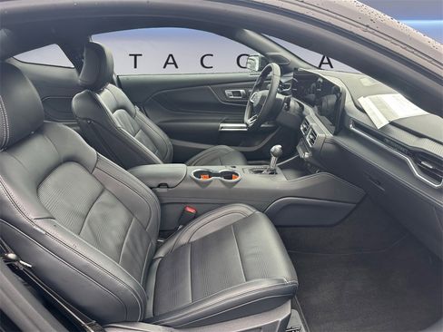 Used 2025 Ford Mustang Premium image 17