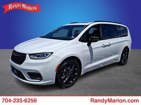 Used 2025 Chrysler Pacifica Limited FWD image 1