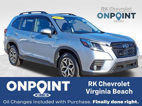 Used 2023 Subaru Forester Premium image 1