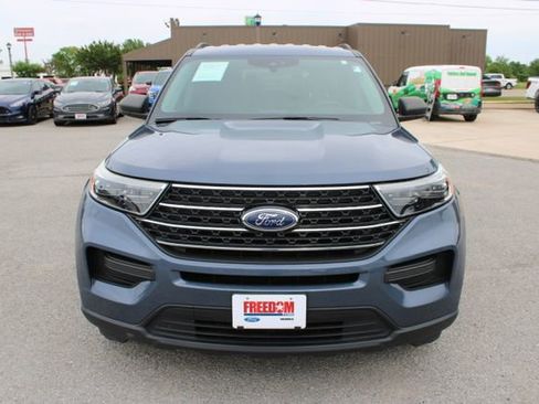 Used 2021 Ford Explorer XLT RWD image 2