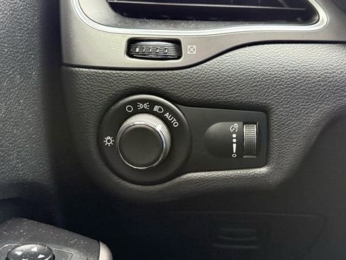 Used 2020 Jeep Cherokee Latitude w/ Cold Weather Group image 24