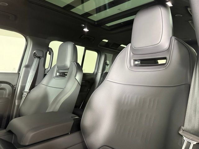 New 2026 Land Rover Defender 110 OCTA AWD/4WD image 15