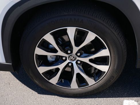 Used 2024 Toyota Grand Highlander AWD Hybrid image 15