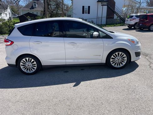 Used 2017 Ford C-MAX SE w/ Cold Weather Package image 4