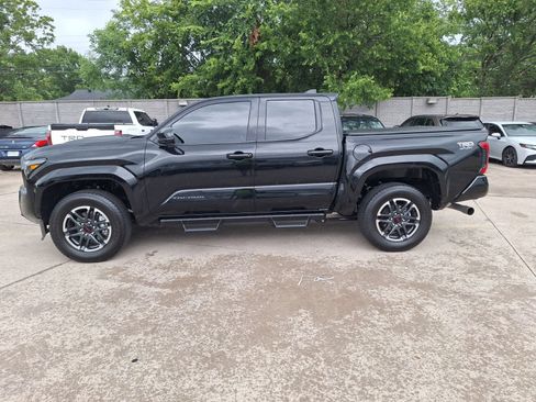 Used 2025 Toyota Tacoma TRD Sport RWD image 3